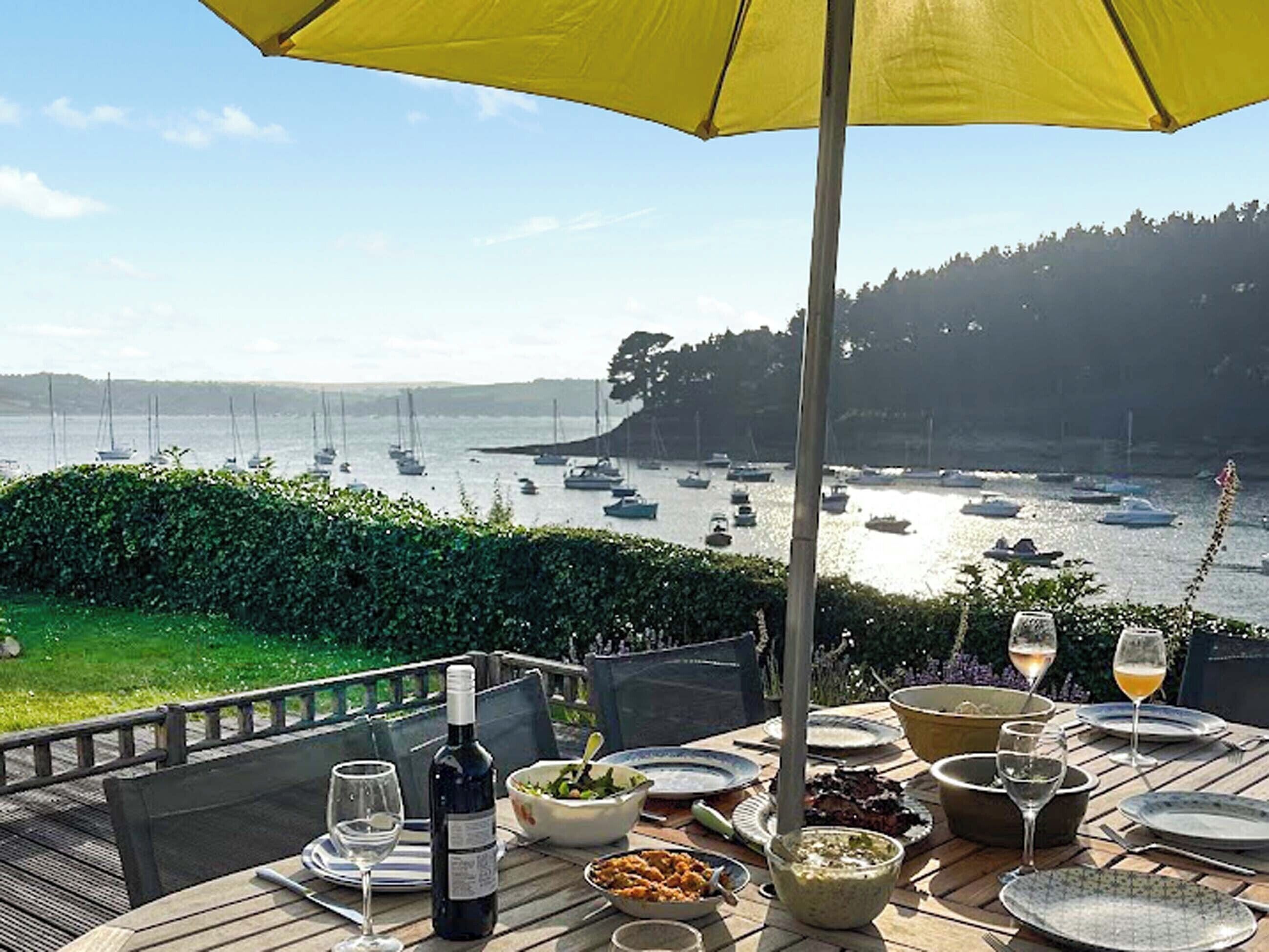 تناول الطعام بالخارج