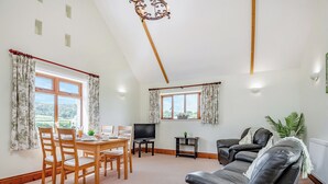 Unclassified image, 2 of 44, button - 2 bedroom accommodation in Blandford Forum (Blandford Forum)