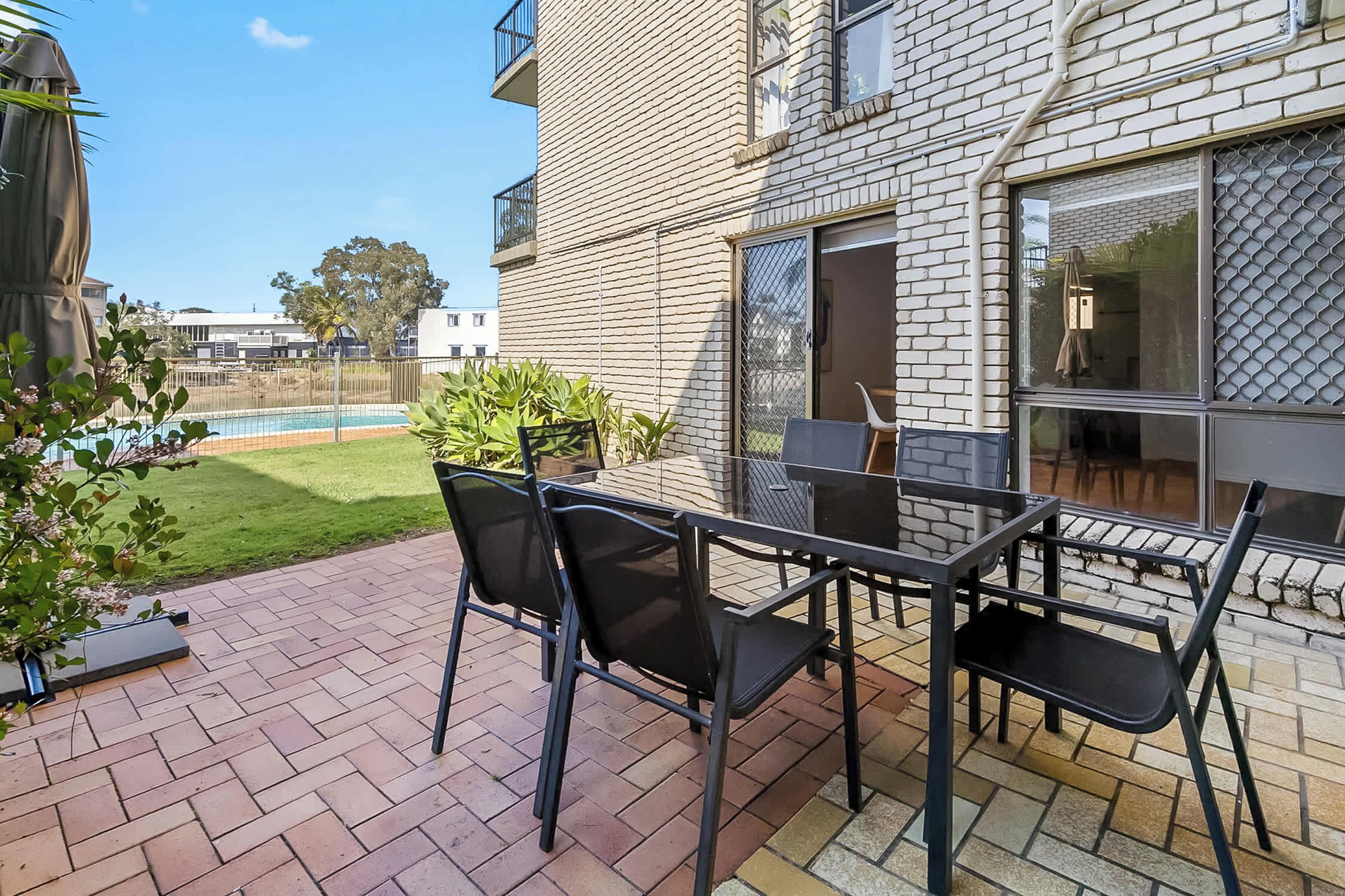 屋外ダイニングエリア