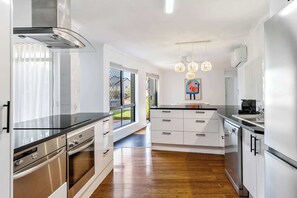 Fridge, microwave, stovetop, dishwasher