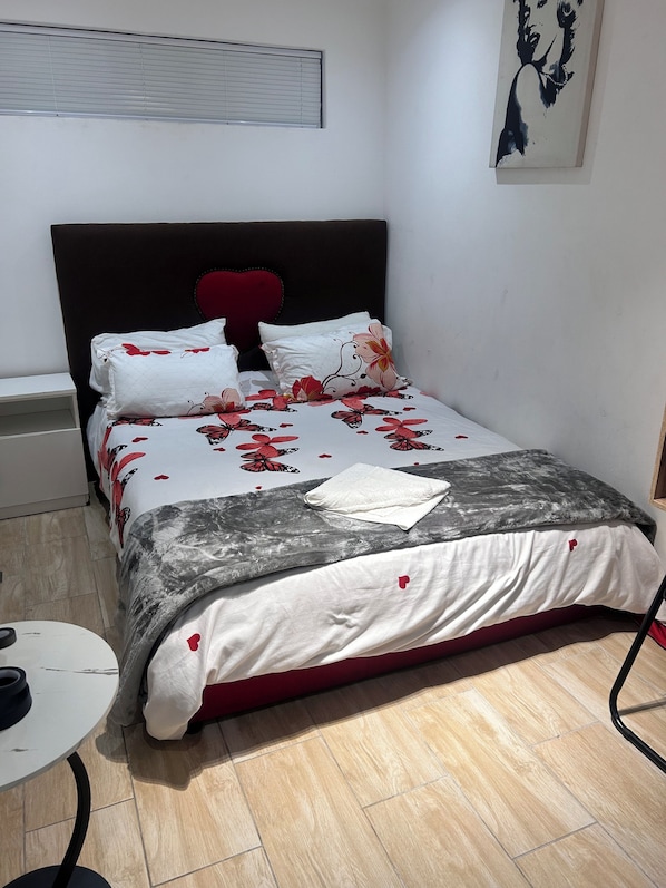 4 bedrooms, internet, bed sheets