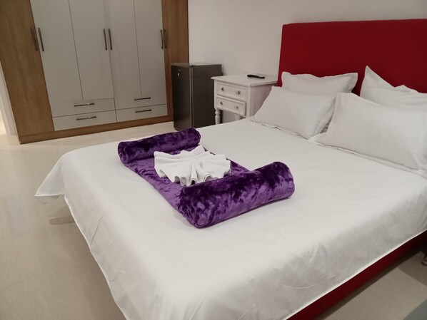 4 chambres, accès au Wi-Fi (inclus), literie fournie