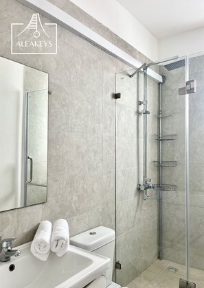 Douche, serviettes fournies