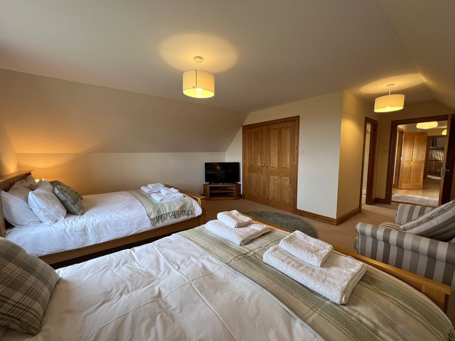 4 bedrooms, individually decorated, individually furnished, free WiFi