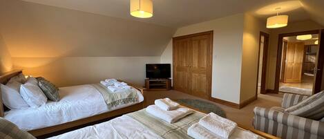 4 chambres, décor unique, ameublement unique, accÚs au Wi-Fi (inclus)