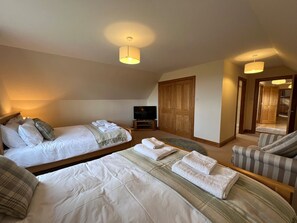 4 bedrooms, individually decorated, individually furnished, free WiFi - Airigh nam Fiadh (South Uist)