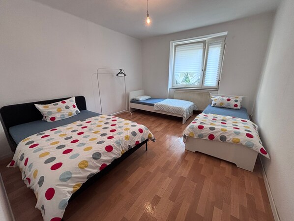 3 bedrooms, iron/ironing board, WiFi, bed sheets