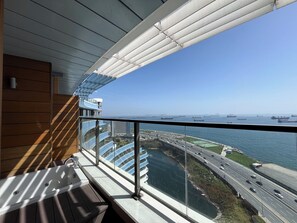 Condo premium, sacada, vista para o mar | Terraço/pátio