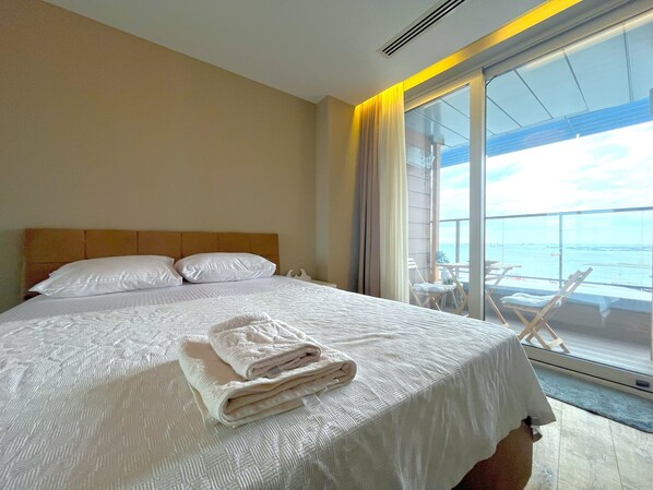 Deluxe Condo, Balcony, Sea View | Terrace/patio - Flex Ottomare Suites (İstanbul)