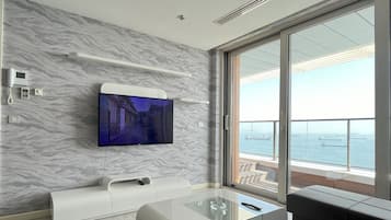 特級公寓客房, 露台, 海景 | 隔音、熨斗/熨衫板、免費 Wi-Fi