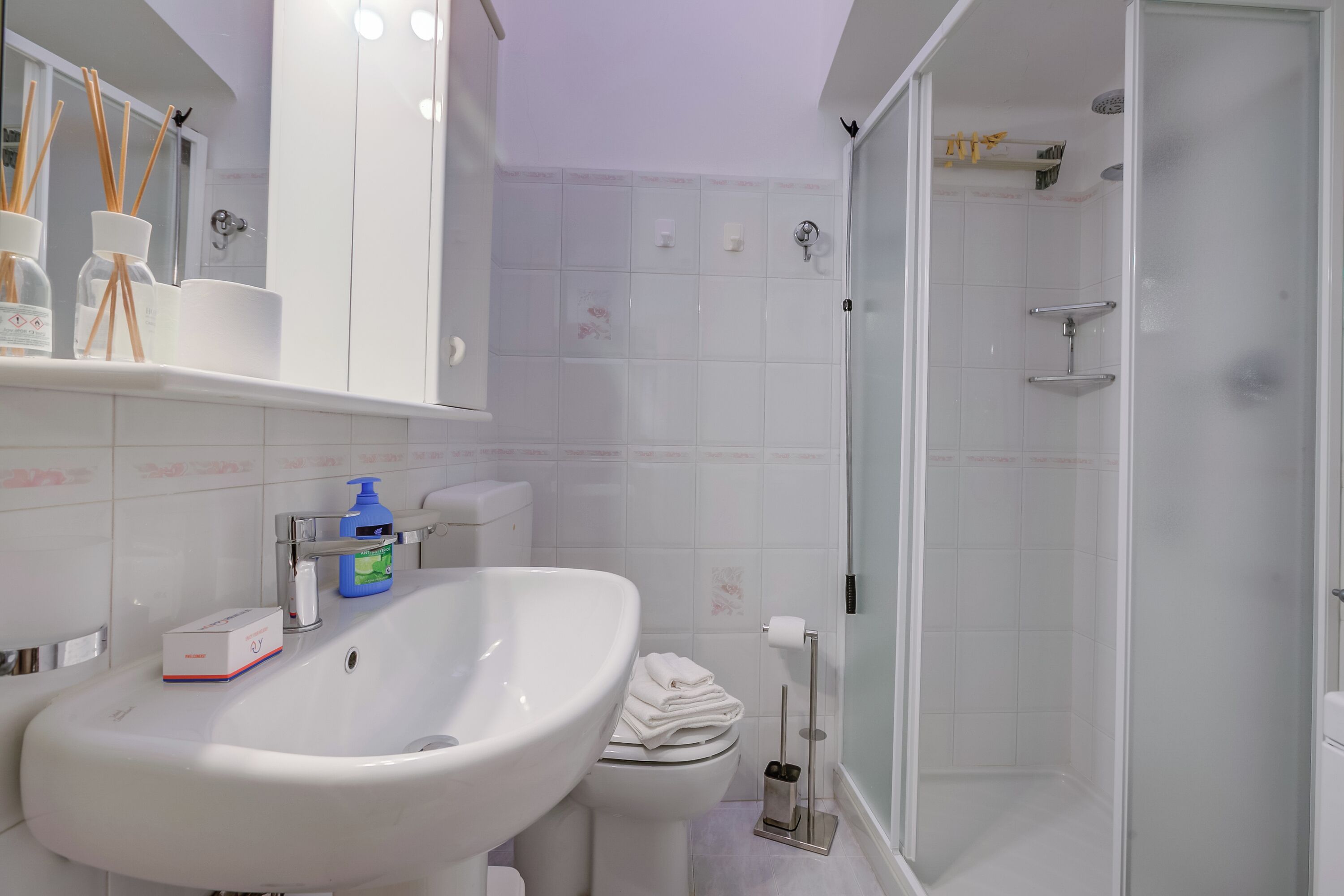 Standard-Apartment, Mehrere Schlafzimmer (Armonia Centrale) | Badezimmer | Dusche, Haartrockner, Bidet, Handtücher