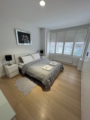 3 bedrooms, iron/ironing board, Internet, bed sheets