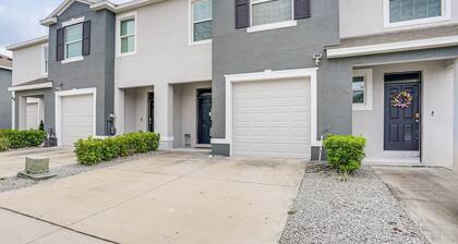 Modern Family Townhome w/ Patio in Riverview!