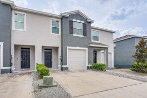 Apartment (3 Bedrooms) | Interior - Modern Family Townhome w/ Patio in Riverview! (Riverview)
