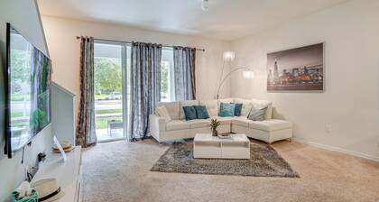 Modern Family Townhome w/ Patio in Riverview!