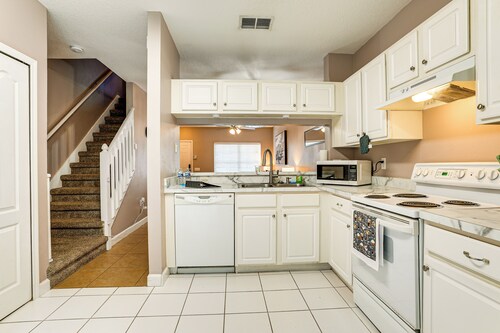 Shop, Golf & More: Family Retreat in Wesley Chapel