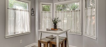 3 Mi to Marina: Quiet Getaway w/ Deck in Lexington