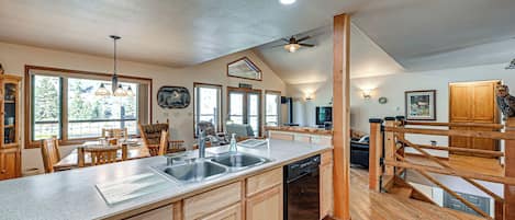 House (3 Bedrooms) | Interior