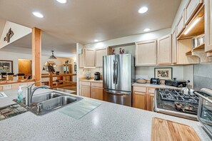 House (3 Bedrooms) | Interior