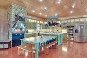 House (4 Bedrooms) | Interior - Private Hot Tub! Home < 1 Mi to Lake Okeechobee (Okeechobee)
