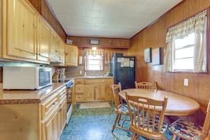 House (2 Bedrooms) | Interior