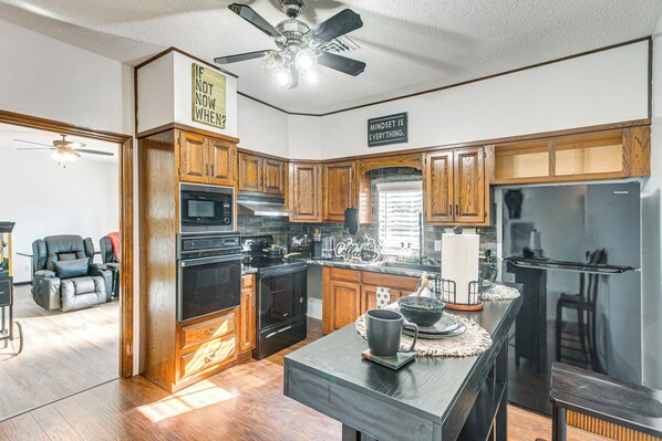 House (3 Bedrooms) | Interior - Close to Hospital & Dtwn! Quiet Waycross Home (Waycross)