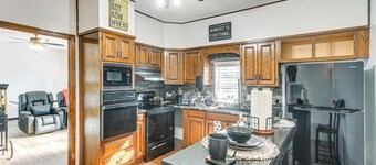 Close to Hospital & Dtwn! Quiet Waycross Home