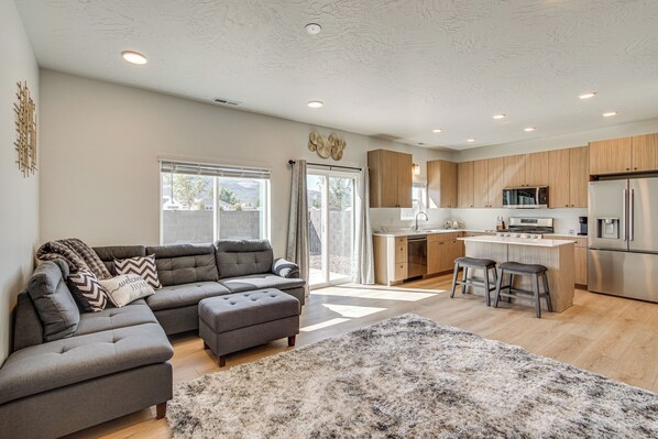 Apartment (3 Bedrooms) | Front of property