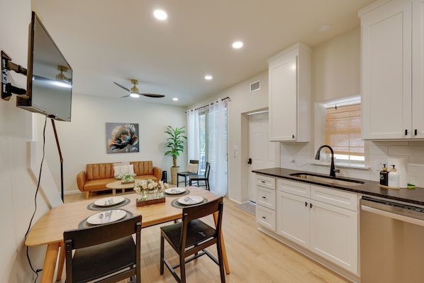 House (2 Bedrooms) | Interior