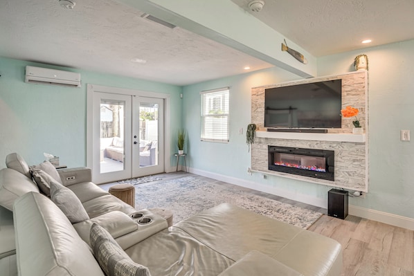 Interior - Walk to Ocean! Home w/ Large Yard in Ormond Beach (Ormond Beach)