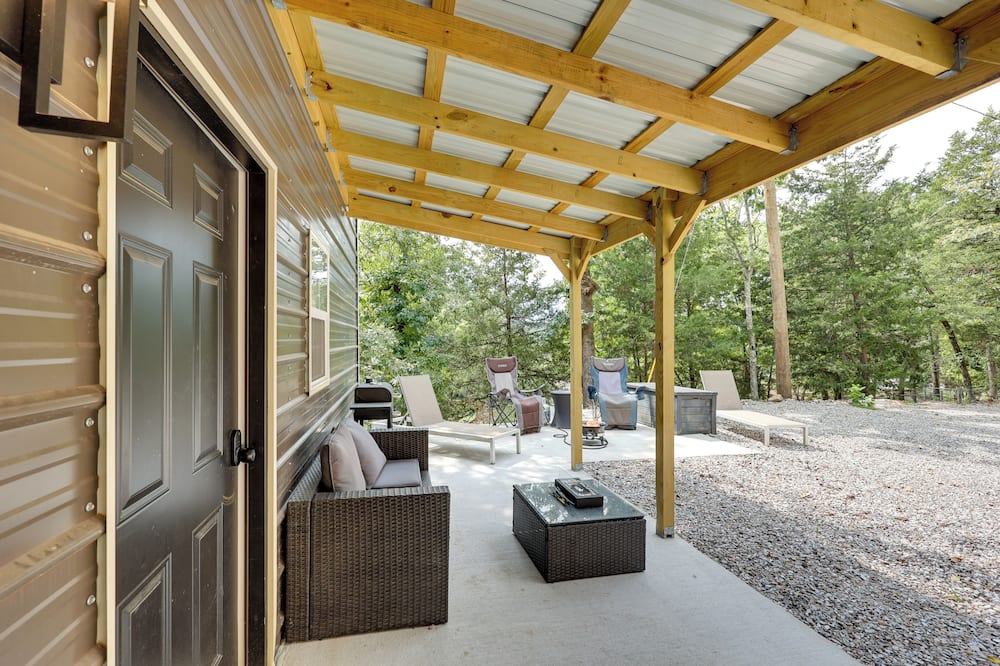 Walk to Lake Ouachita: Peaceful Duplex w/ Patio! - Aly, AR