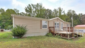 A single-story mobile home with a front deck and a small porch. - 3 Mi to Dtwn: Pet-friendly Farm Retreat in Paris! (Paris)