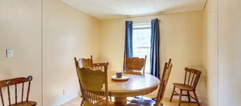 3 Mi to Dtwn: Pet-friendly Farm Retreat in Paris!