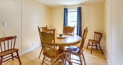 3 Mi to Dtwn: Pet-friendly Farm Retreat in Paris!