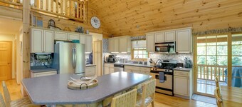 1 Mi to Public Beach: Port Austin Cabin w/ Hot Tub