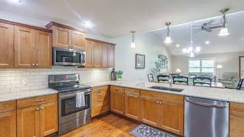 House (3 Bedrooms) | Interior