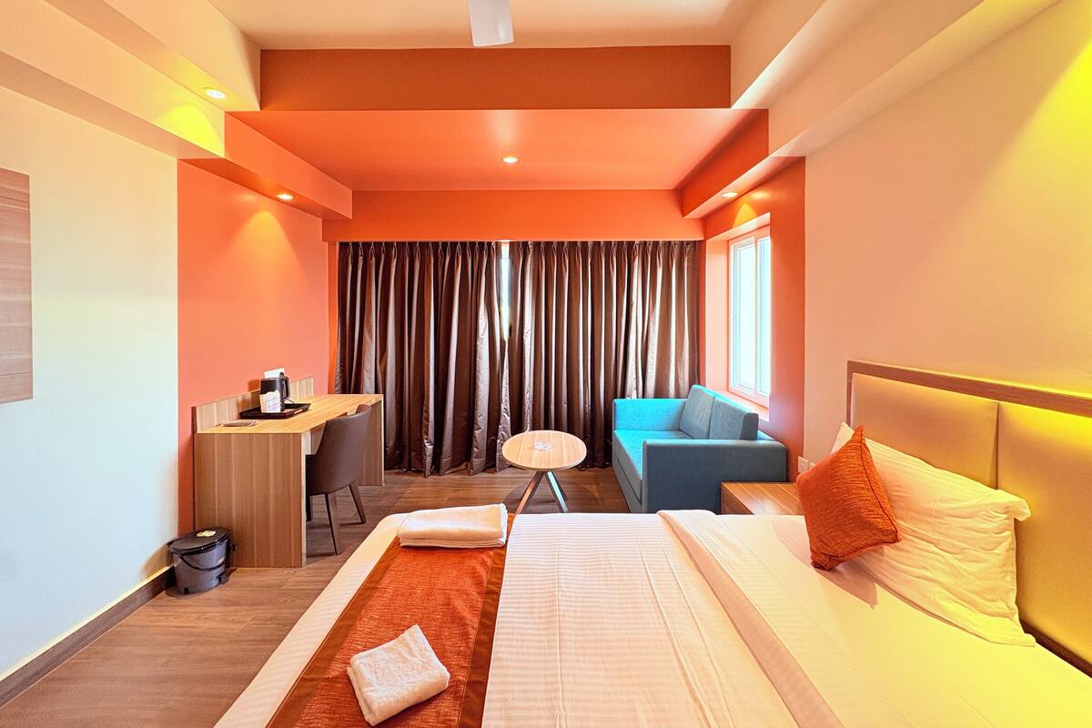 Premium Double Room, Balcony, City View | Free WiFi, bed sheets