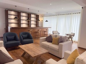 Villa, 5 Bedrooms, Accessible, Smoking | Living room