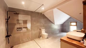 Villa, 5 Schlafzimmer, barrierefrei, Raucher | Badezimmer
