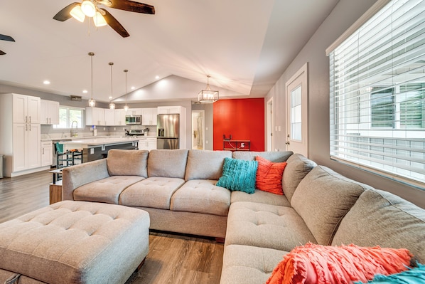 Interior - Close to Beaches! Pet-friendly Keaau Home w/ Lanai (Keaau)