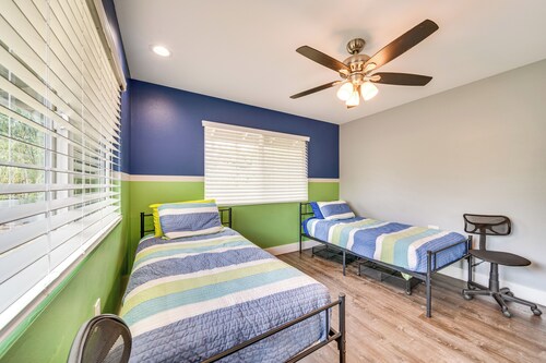 Close to Beaches! Pet-friendly Keaau Home w/ Lanai