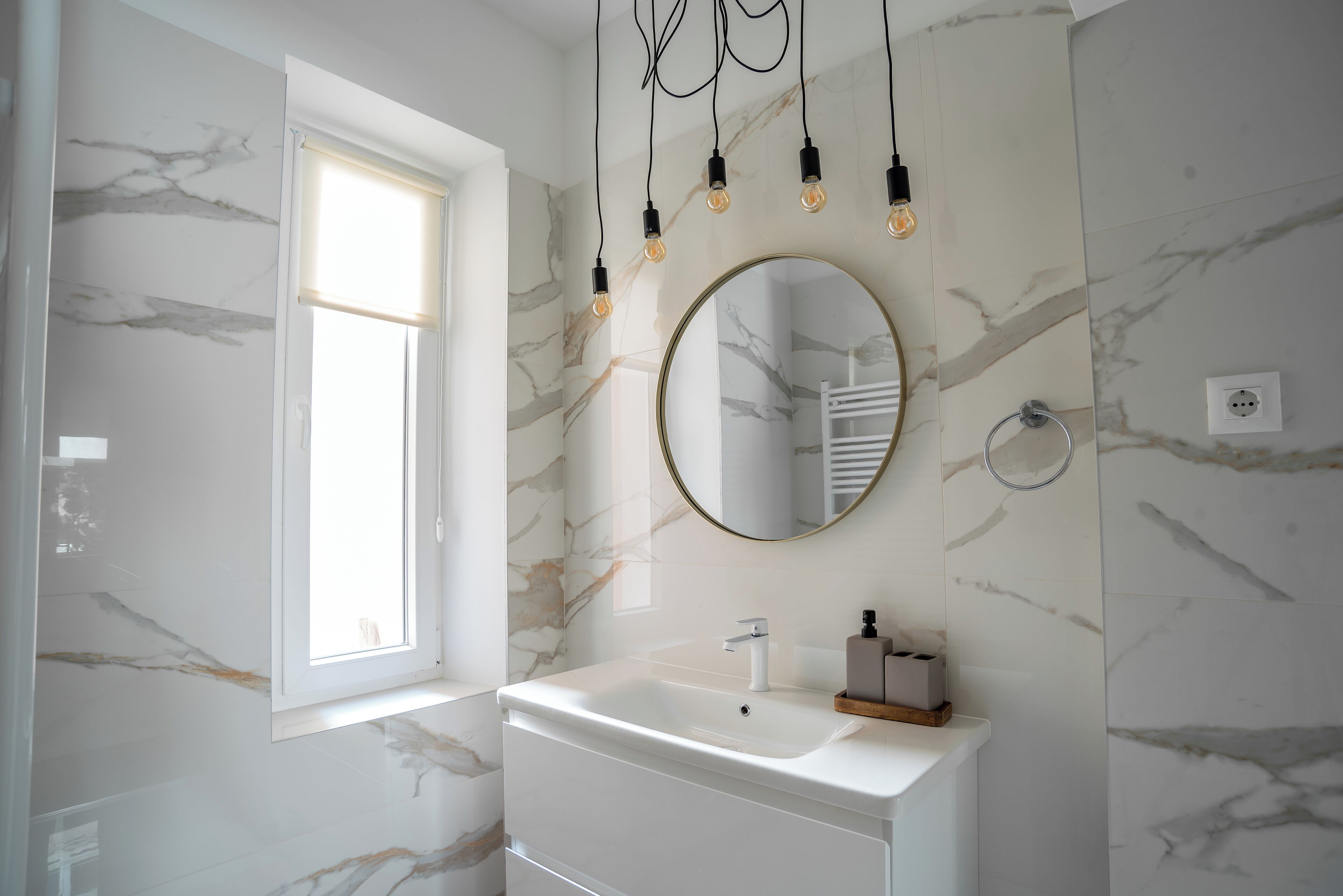 تجهيزات دش، مجففات شعر، مناشف، صابون