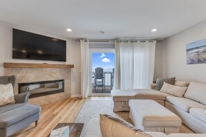 TV, fireplace, offices