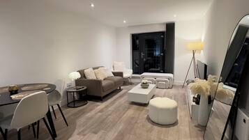 Apartment, 1 Bedroom, City View | Living area