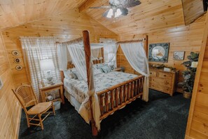 Room - Epic 3 acre Smoky Mountain Cabin with outdoor pool (Pigeon Forge)
