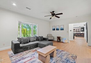 Smart TV, fireplace, table tennis