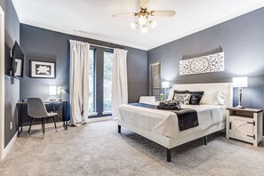 9 室のベッドルーム、デスク、アイロン / アイロン台、WiFi (無料)