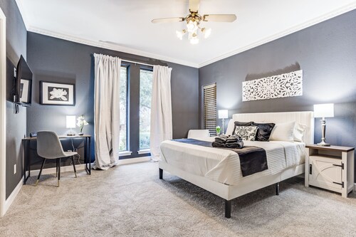 Spacious 9-Bedroom Retreat w/ Pool, Game Room & BBQ – Perfect for Groups!