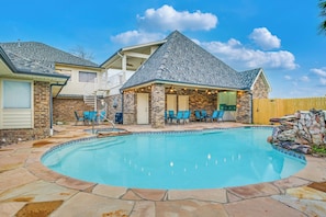 Pool - The Castle / 9BR Retreat w/ Pool + Game Room (Garland)