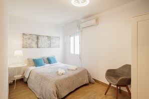 2 chambres, fer et planche à repasser, Wi-Fi, draps fournis